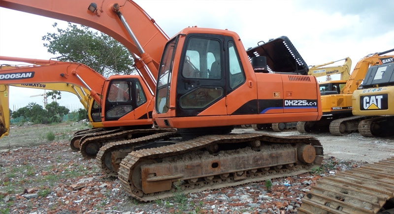 2 Sets of Used Excavator CAT 312D, 1 Set of Hyundai Excavator 225LC-7, 1 Set of Doosan Excavator DH225LC-7 Shipped to Ecuador Construction Company